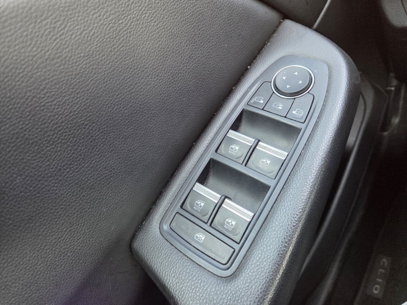 Photo 19 de l'offre de RENAULT Clio (5) Intens Blue dCi 115 à 13990€ chez Carlyss automobiles Vitré