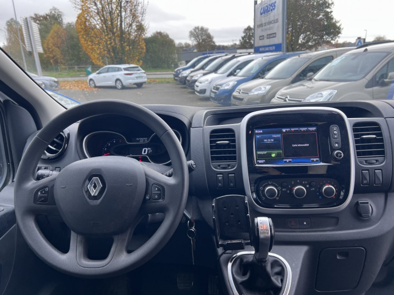 Photo 6 de l'offre de Renault Trafic (3) 18325 euros HT FG GCF L1H1 1200 Energy dCi 145 EDC à 21990€ chez Carlyss automobiles Vitré