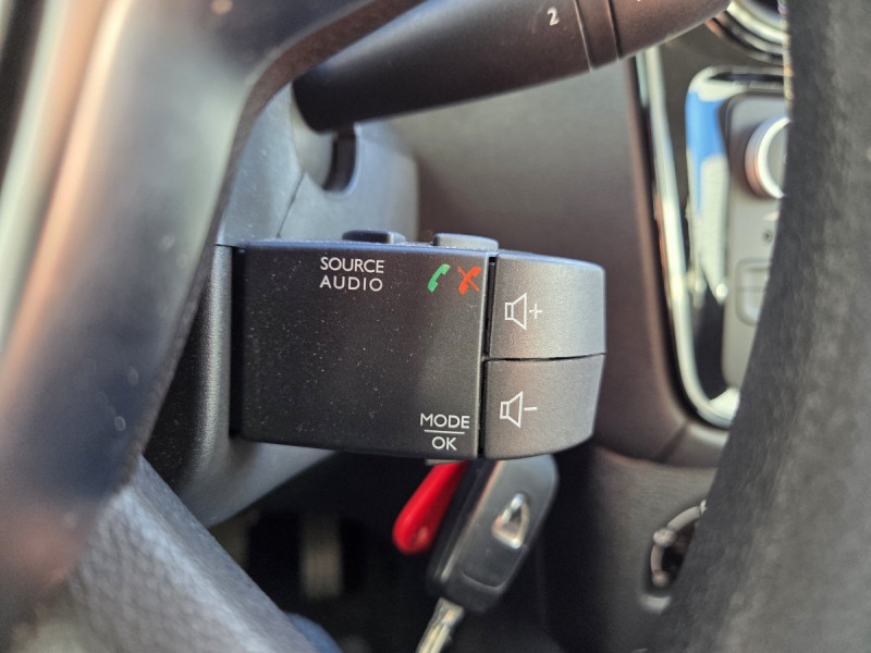 Photo 16 de l'offre de Dacia Lodgy 7 Places Essentiel Blue dCi 115 E6U à 15490€ chez Carlyss automobiles Vitré