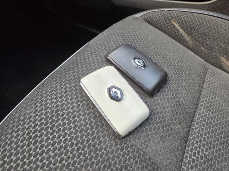 Photo 23 de l'offre de RENAULT Clio (5) Intens TCe 100 - 20 à 12690€ chez Carlyss automobiles Vitré