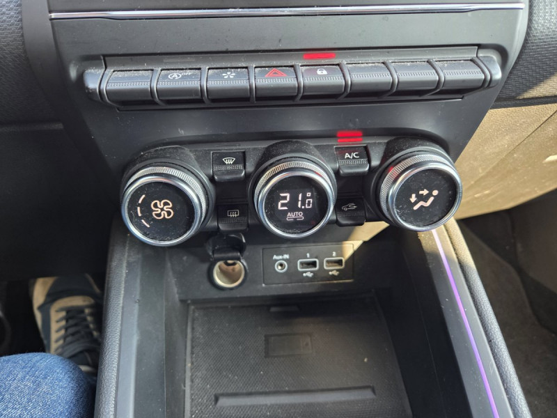 Photo 12 de l'offre de RENAULT Clio (5) Intens Blue dCi 115 à 13990€ chez Carlyss automobiles Vitré