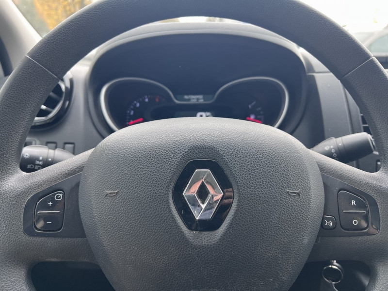 Photo 7 de l'offre de Renault Trafic (3) 18325 euros HT FG GCF L1H1 1200 Energy dCi 145 EDC à 21990€ chez Carlyss automobiles Vitré