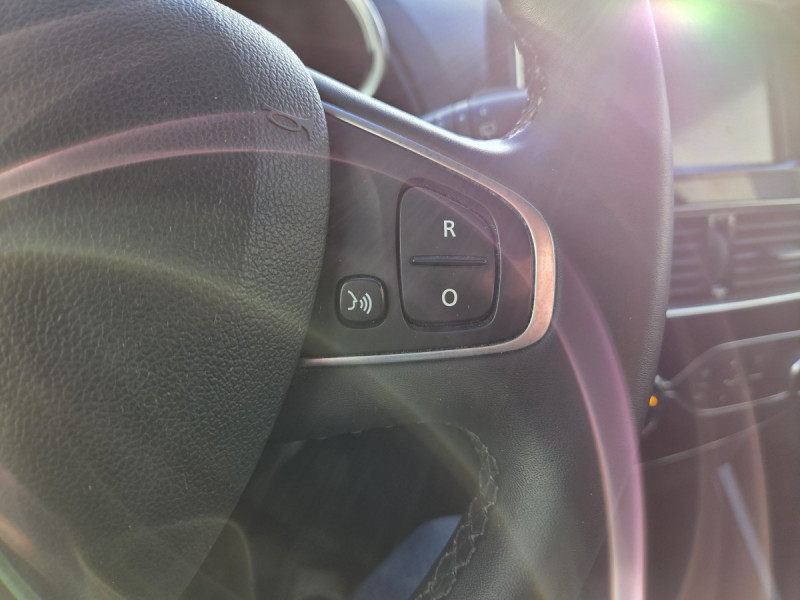 Photo 16 de l'offre de RENAULT Clio (4) Limited dCi 90 - 18 à 10790€ chez Carlyss automobiles Vitré