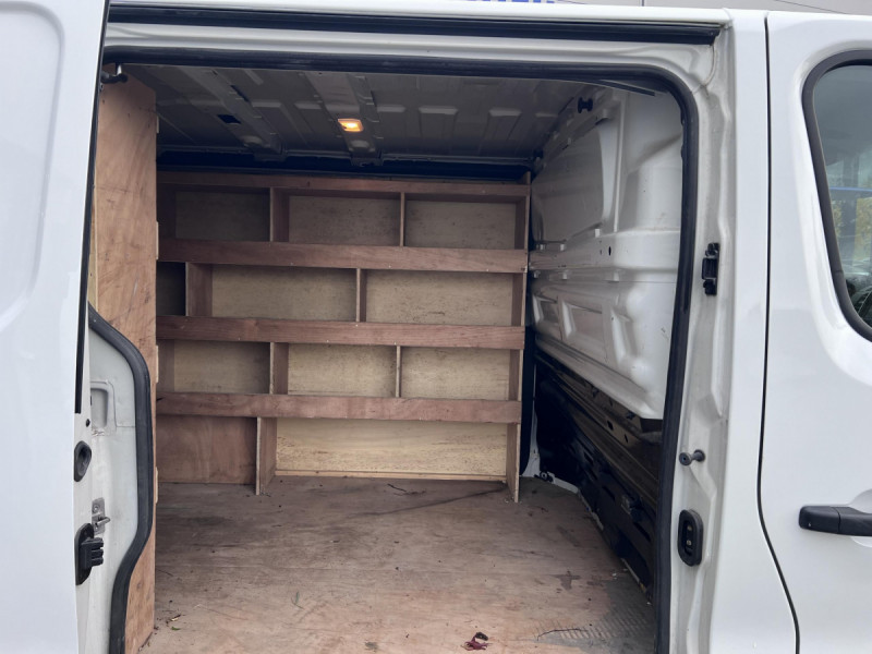 Photo 15 de l'offre de Renault Trafic (3) 18325 euros HT FG GCF L1H1 1200 Energy dCi 145 EDC à 21990€ chez Carlyss automobiles Vitré