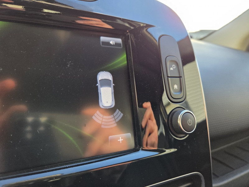 Photo 10 de l'offre de RENAULT Clio (4) Limited dCi 90 - 18 à 10790€ chez Carlyss automobiles Vitré