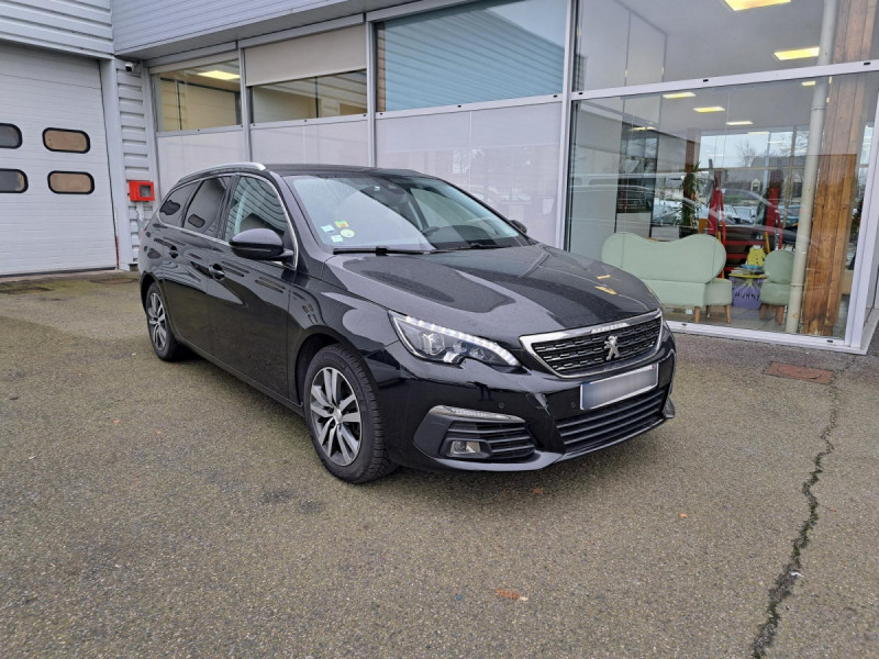 Photo 1 de l'offre de PEUGEOT 308 SW (2) BlueHDi 130 EAT6 S&S Allure Business à 12490€ chez Carlyss automobiles Vitré