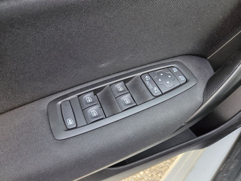 Photo 22 de l'offre de Renault Mégane Berline (4) Business TCe 115 FAP -21N à 14490€ chez Carlyss automobiles Vitré