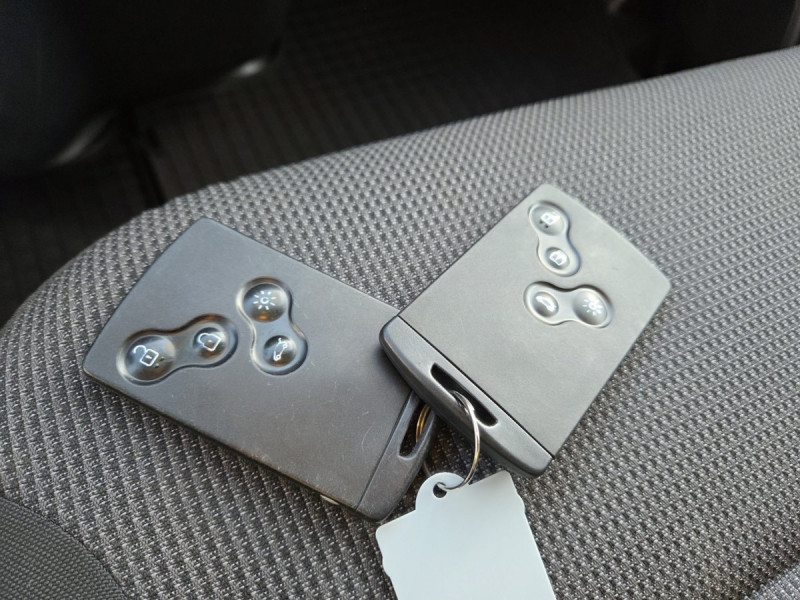 Photo 19 de l'offre de Renault Trafic (3) 15408 euros HT NV FG CF L1H1 1200 Energy dCi 145 à 18490€ chez Carlyss automobiles Vitré