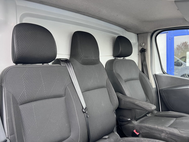 Photo 5 de l'offre de Renault Trafic (3) 18325 euros HT FG GCF L1H1 1200 Energy dCi 145 EDC à 21990€ chez Carlyss automobiles Vitré