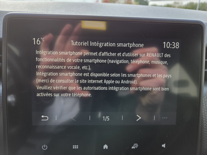 Photo 16 de l'offre de RENAULT Clio (5) Intens TCe 100 - 20 à 12690€ chez Carlyss automobiles Vitré