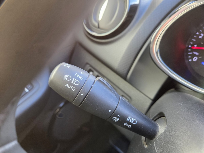 Photo 15 de l'offre de RENAULT Clio (4) Limited dCi 90 - 18 à 10790€ chez Carlyss automobiles Vitré