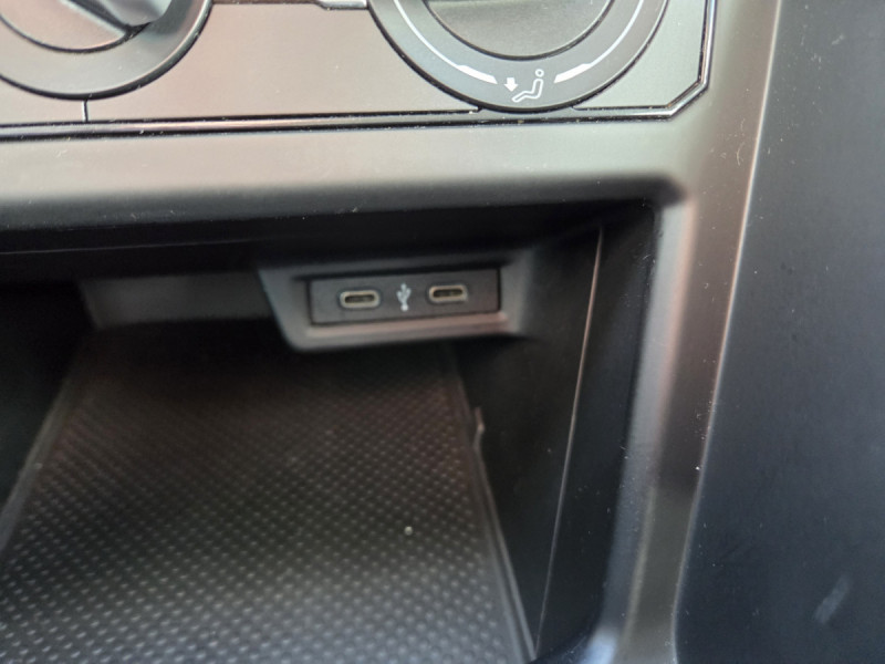 Photo 13 de l'offre de Volkswagen Polo (6) 1.0 TSI 95 Business à 13990€ chez Carlyss automobiles Vitré