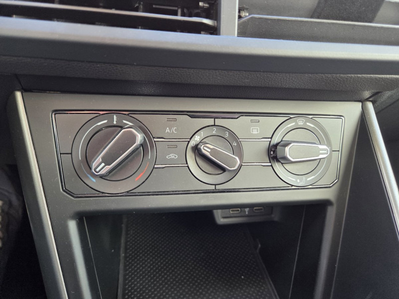 Photo 12 de l'offre de Volkswagen Polo (6) 1.0 TSI 95 Business à 13990€ chez Carlyss automobiles Vitré