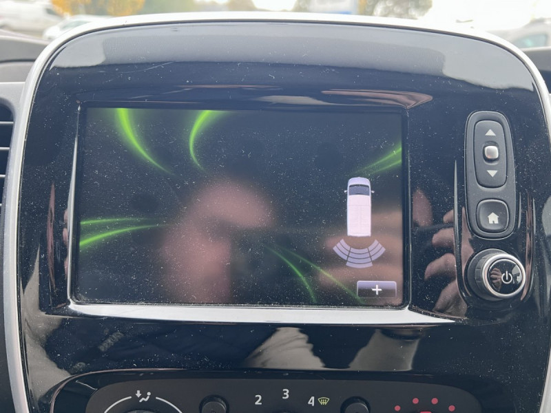 Photo 8 de l'offre de Renault Trafic (3) 18325 euros HT FG GCF L1H1 1200 Energy dCi 145 EDC à 21990€ chez Carlyss automobiles Vitré