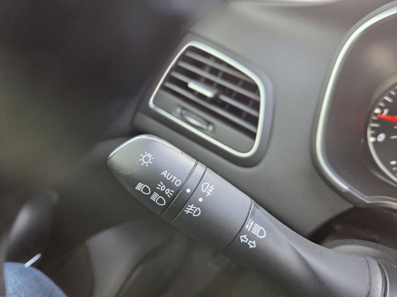 Photo 21 de l'offre de Renault Mégane Berline (4) Business TCe 115 FAP -21N à 14490€ chez Carlyss automobiles Vitré