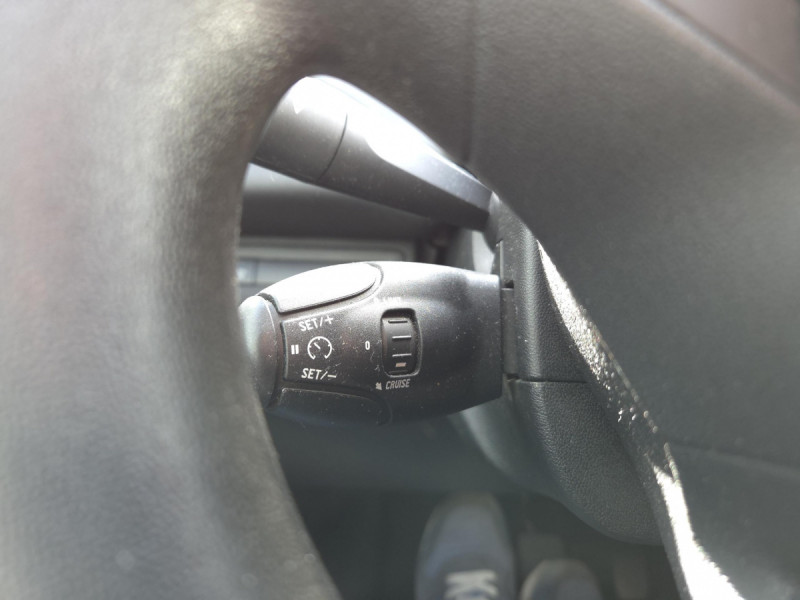 Photo 15 de l'offre de PEUGEOT 208 1.6 BlueHDi 100 S&S Active à 8490€ chez Carlyss automobiles Vitré