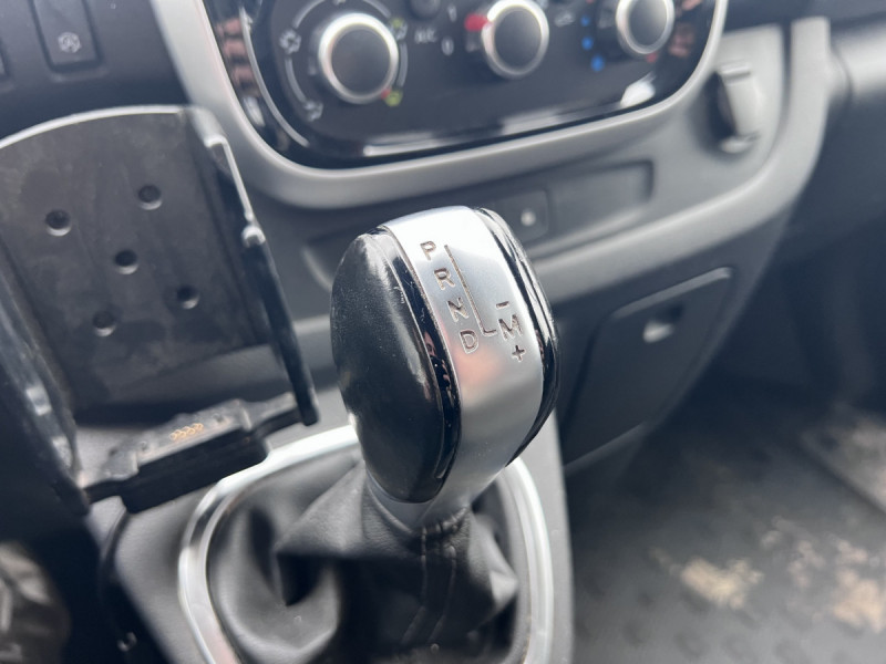Photo 10 de l'offre de Renault Trafic (3) 18325 euros HT FG GCF L1H1 1200 Energy dCi 145 EDC à 21990€ chez Carlyss automobiles Vitré