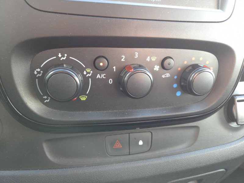 Photo 12 de l'offre de Opel Vivaro (2) 1.6 CDTI 125 ECO S/S 2.9 L2H1 PACK CLIM+ à 17290€ chez Carlyss automobiles Vitré