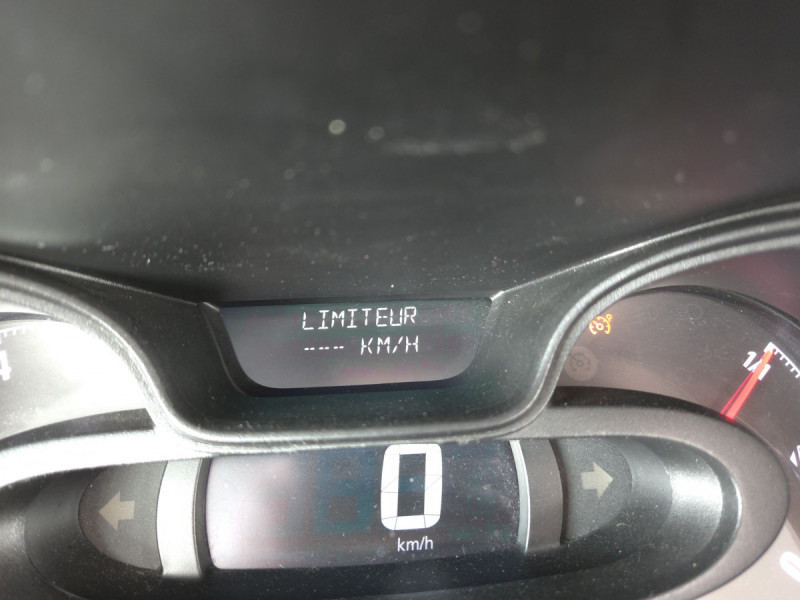 Photo 18 de l'offre de Opel Vivaro (2) 1.6 CDTI 125 ECO S/S 2.9 L2H1 PACK CLIM+ à 17290€ chez Carlyss automobiles Vitré