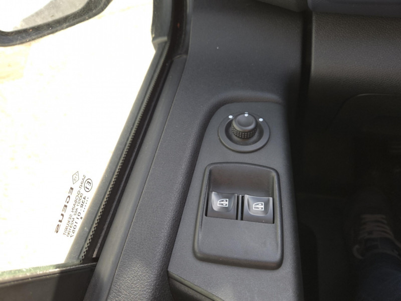 Photo 19 de l'offre de Opel Vivaro (2) 1.6 CDTI 125 ECO S/S 2.9 L2H1 PACK CLIM+ à 17290€ chez Carlyss automobiles Vitré