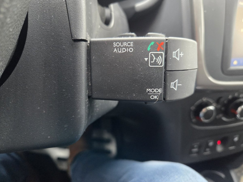 Photo 20 de l'offre de Dacia Sandero (2) Stepway Prestige dCi 90 E6 Easy-R à 10990€ chez Carlyss automobiles Vitré