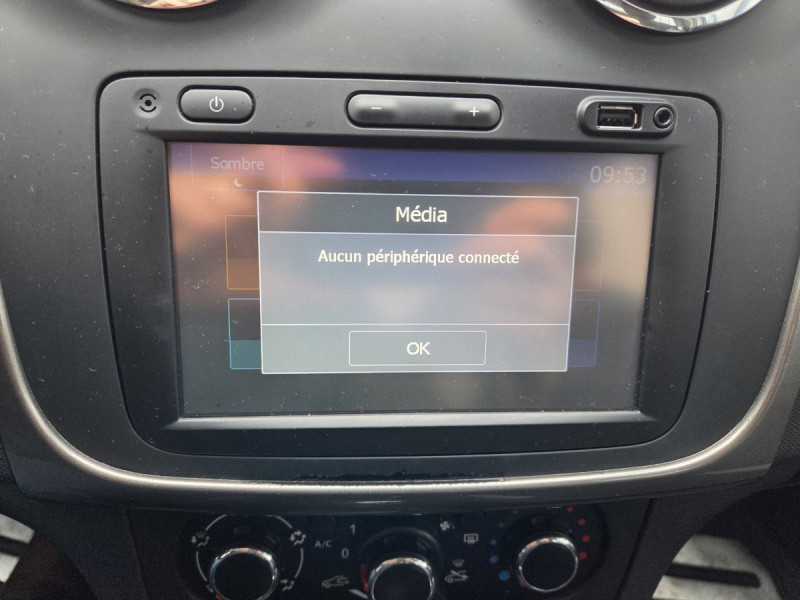 Photo 10 de l'offre de Dacia Sandero (2) Stepway Prestige dCi 90 E6 Easy-R à 10990€ chez Carlyss automobiles Vitré