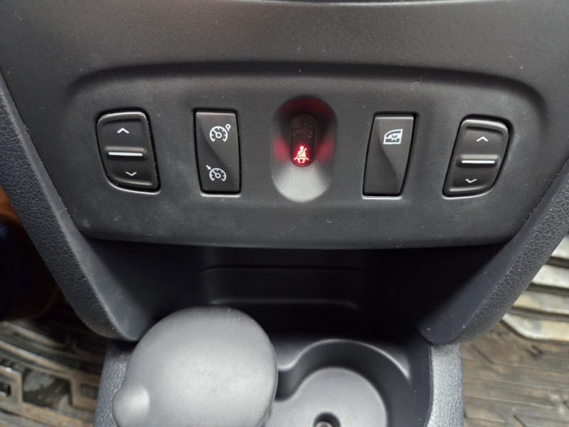 Photo 15 de l'offre de Dacia Sandero (2) Stepway Prestige dCi 90 E6 Easy-R à 10990€ chez Carlyss automobiles Vitré