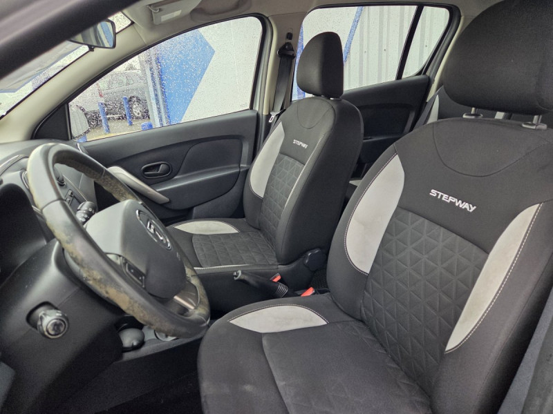 Photo 6 de l'offre de Dacia Sandero (2) Stepway Prestige dCi 90 E6 Easy-R à 10990€ chez Carlyss automobiles Vitré
