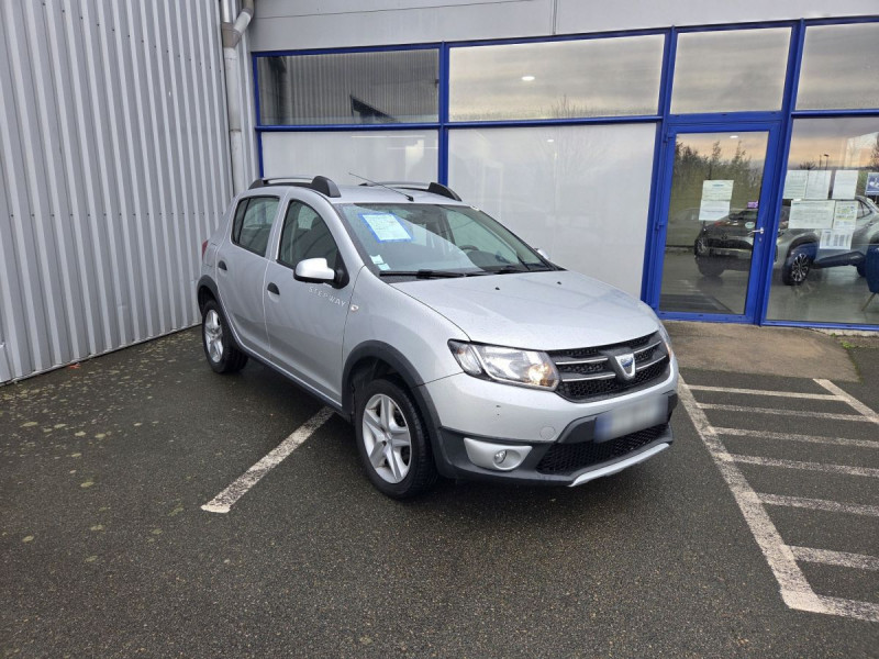 Photo 1 de l'offre de Dacia Sandero (2) Stepway Prestige dCi 90 E6 Easy-R à 10990€ chez Carlyss automobiles Vitré