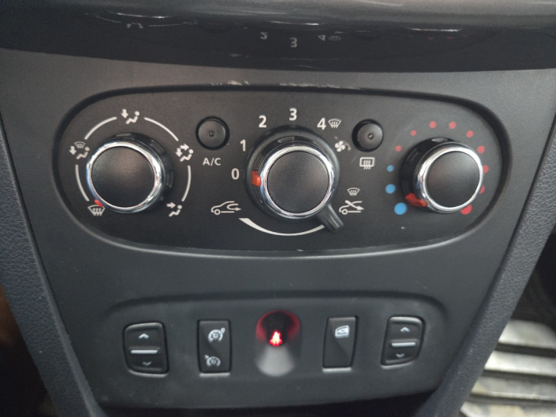 Photo 14 de l'offre de Dacia Sandero (2) Stepway Prestige dCi 90 E6 Easy-R à 10990€ chez Carlyss automobiles Vitré