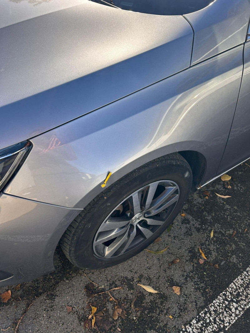 Photo 16 de l'offre de PEUGEOT 308 PureTech 130ch S&S EAT8 Allure à 15598€ chez Carlyss automobiles Vitré