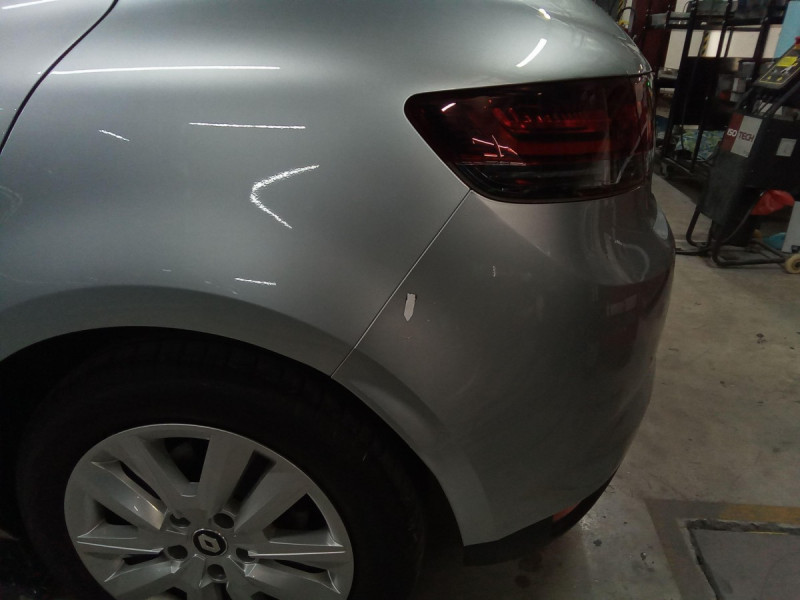 Photo 7 de l'offre de RENAULT Megane IV Berline MÉGANE IV BERLINE BLUE DCI 115 ZEN à 18598€ chez Carlyss automobiles Vitré