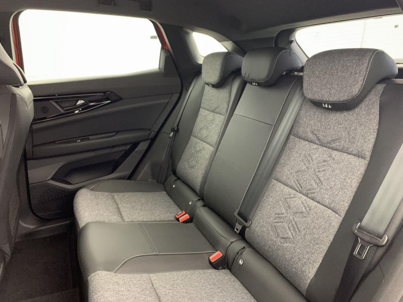 Photo 19 de l'offre de Renault AUSTRAL NOUVEAU FULL HYBRID E-TECH 200 CH EVOLUTION à 31998€ chez Carlyss automobiles Vitré