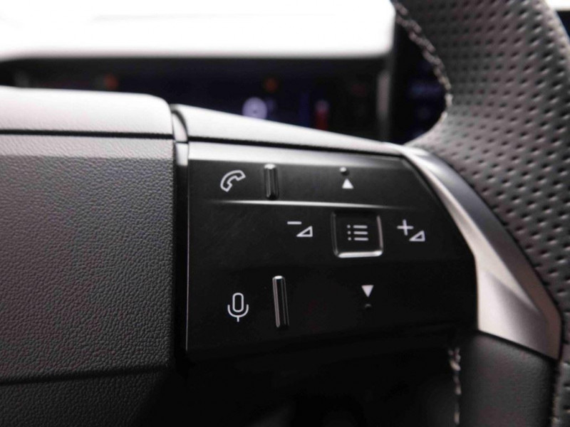 Photo 14 de l'offre de OPEL Grandland 1.2 T Hybrid 145 GS à 35898€ chez Carlyss automobiles Vitré