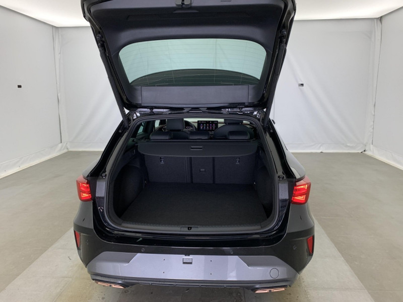 Photo 11 de l'offre de Cupra LEON Sportstourer eHybrid 204 ch DSG6 V à 33998€ chez Carlyss automobiles Vitré