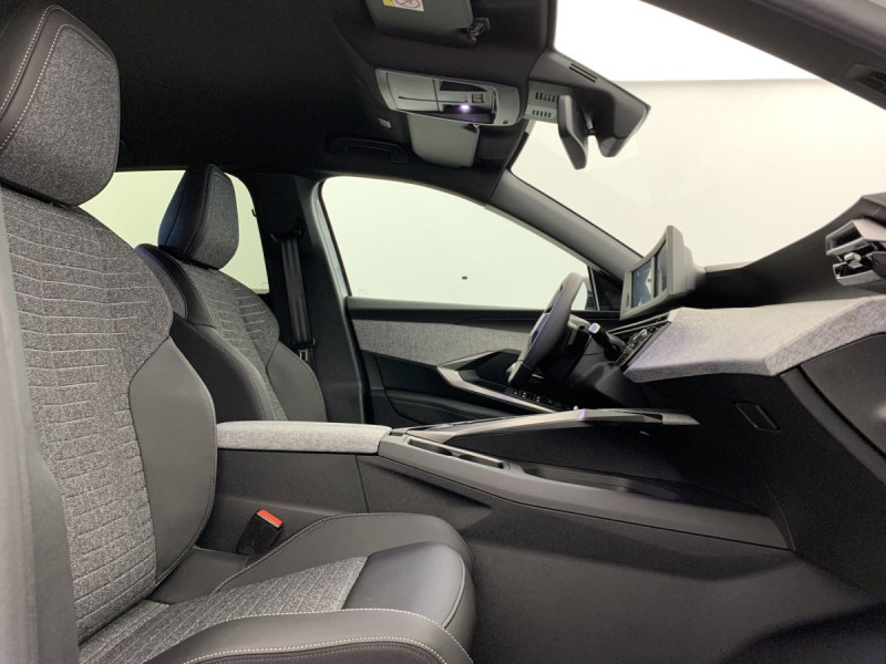 Photo 9 de l'offre de PEUGEOT 3008 Hybrid 145 e-DCS6 Allure à 28998€ chez Carlyss automobiles Vitré