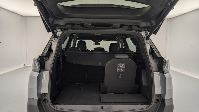 Photo 11 de l'offre de PEUGEOT 5008 PureTech 130ch S&S BVM6 Allure Pack à 24879€ chez Carlyss automobiles Vitré