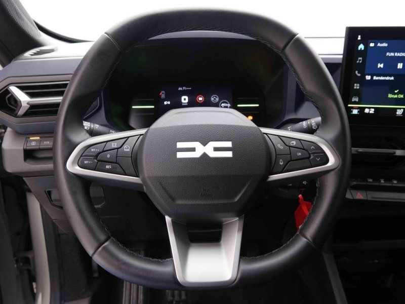 Photo 8 de l'offre de DACIA DUSTER 1.2 Mild Hybrid 130 Expression à 24698€ chez Carlyss automobiles Vitré