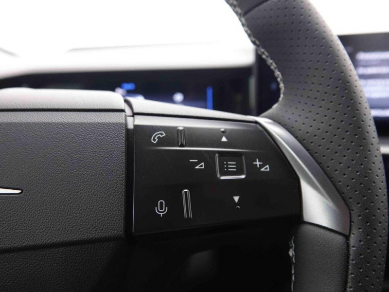 Photo 10 de l'offre de OPEL Grandland 1.2 T Hybrid 145 GS à 35402€ chez Carlyss automobiles Vitré