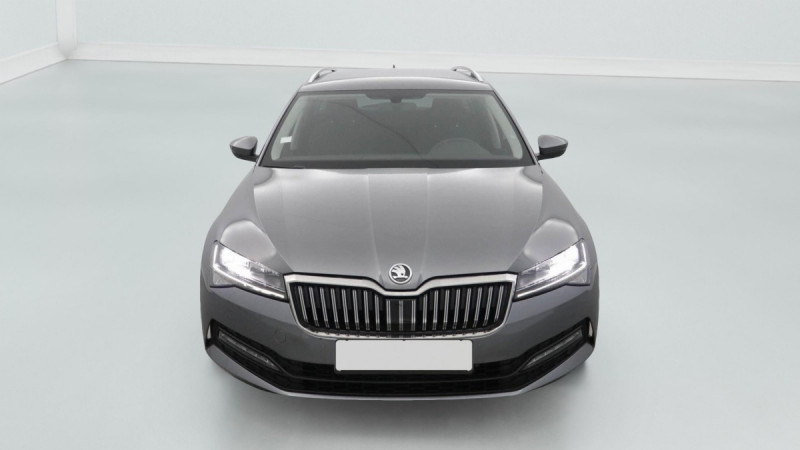 Photo 2 de l'offre de SKODA Superb Combi Superb Combi 2.0 TDI 150 SCR DSG7 Business à 32598€ chez Carlyss automobiles Vitré