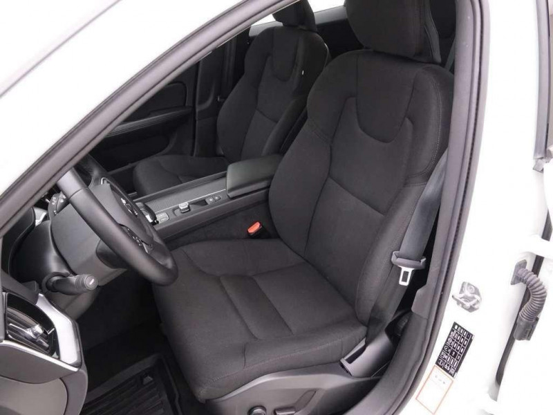 Photo 6 de l'offre de VOLVO V60 2.0D B4 MILD HYBRID 211 BVA MOMENTUM CORE à 34565€ chez Carlyss automobiles Vitré