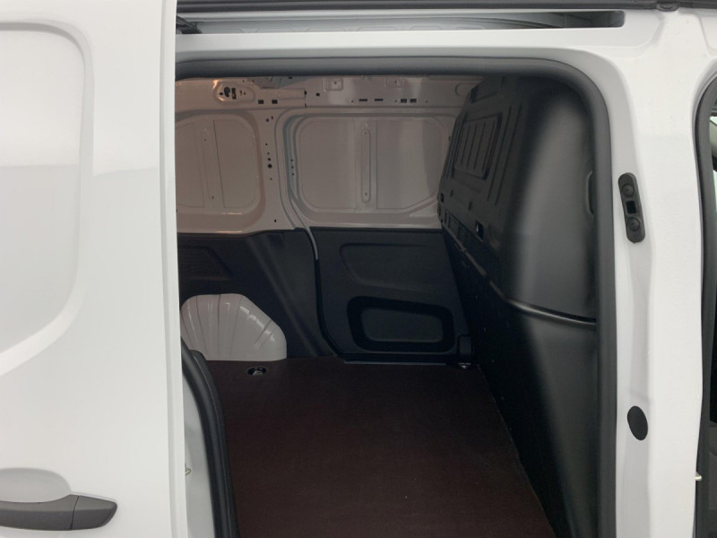 Photo 10 de l'offre de PEUGEOT Partner Fourgon M 650 KG BLUEHDI 130 S&S EAT8 à 21837€ chez Carlyss automobiles Vitré