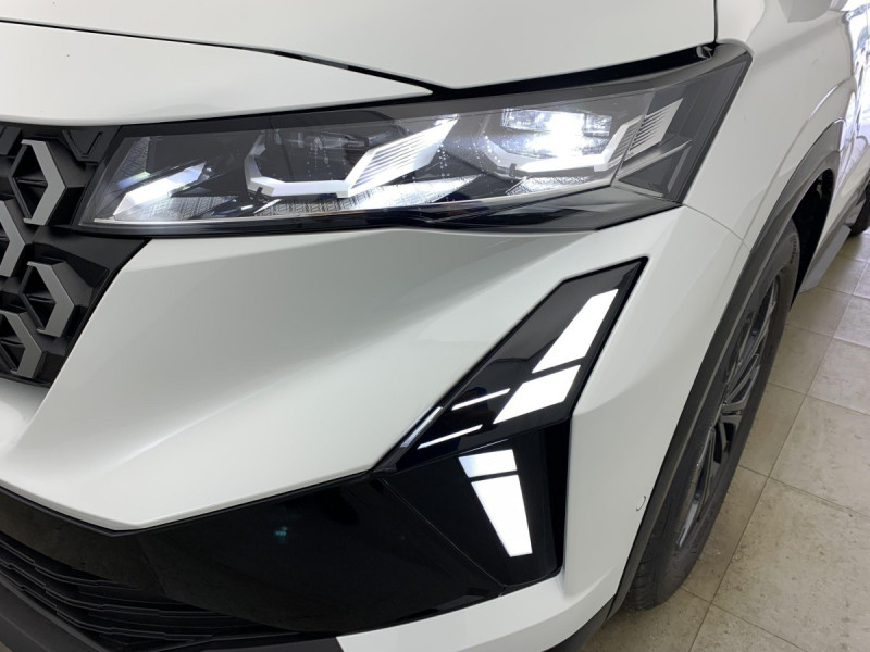 Photo 22 de l'offre de Renault AUSTRAL NOUVEAU FULL HYBRID E-TECH 200 CH EVOLUTION à 32598€ chez Carlyss automobiles Vitré