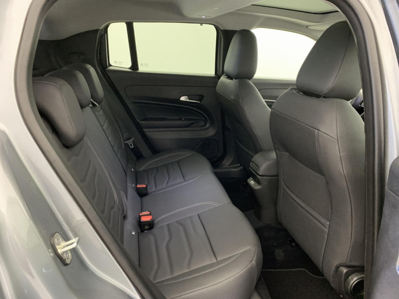 Photo 10 de l'offre de Jeep Avenger 1.2 Turbo T3 110 ch e-Hybrid BVR6 Summit à 27998€ chez Carlyss automobiles Vitré