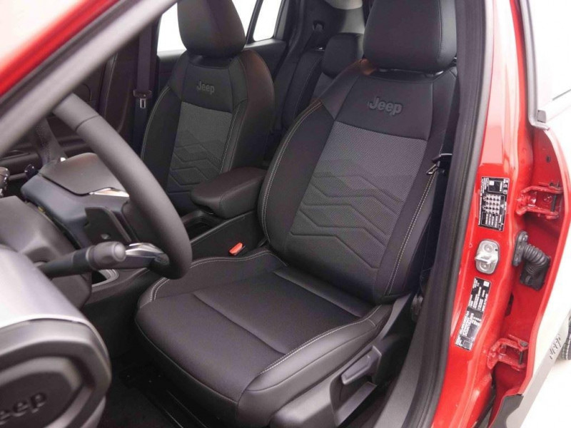 Photo 7 de l'offre de Jeep Avenger 1.2 MHEV 110 DCT6 Altitude à 27502€ chez Carlyss automobiles Vitré