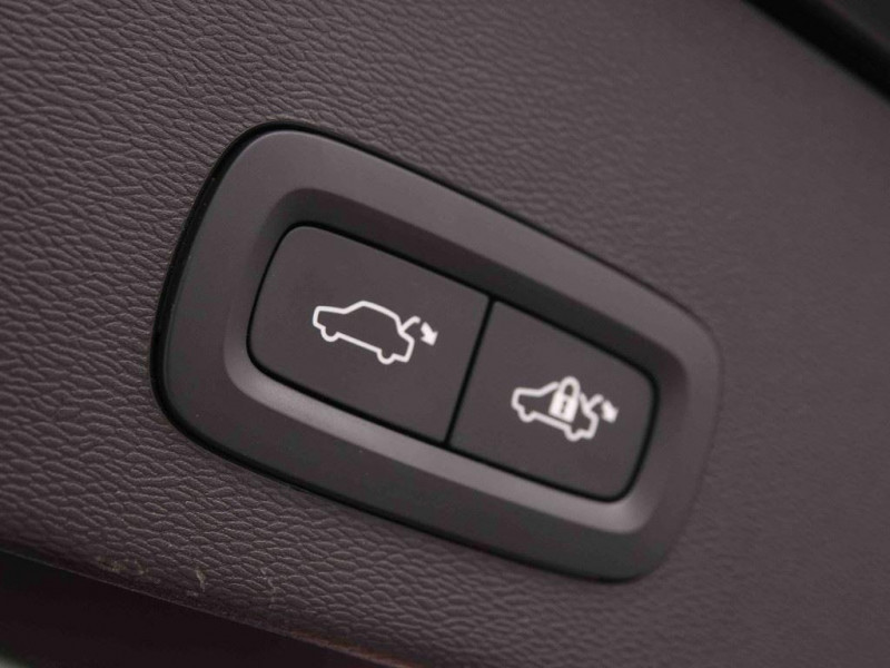 Photo 5 de l'offre de Volvo C40 Recharge 408 AWD Twin Engine Plus à 38102€ chez Carlyss automobiles Vitré