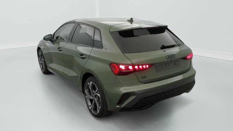 Photo 10 de l'offre de AUDI A3 SPORTBACK NOUVELLE 45 TFSI E HYBRIDE RECHARGEABLE 272 S TRONIC 6 S LINE à 45498€ chez Carlyss automobiles Vitré