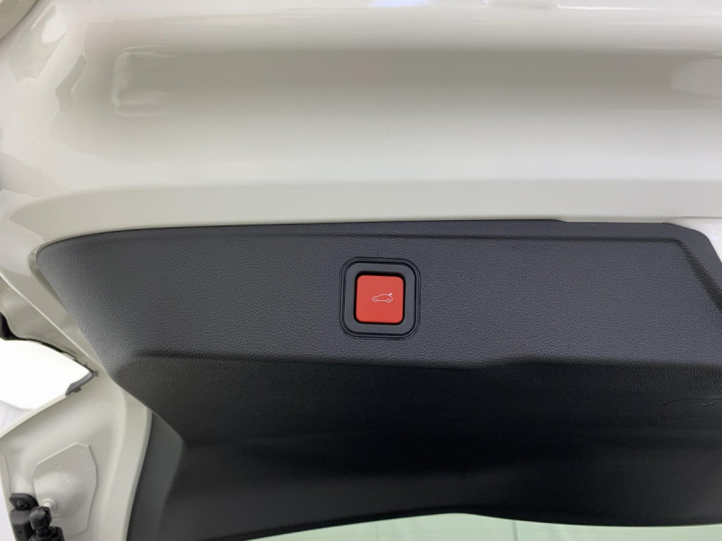 Photo 20 de l'offre de Jeep Avenger 1.2 Turbo T3 110 ch e-Hybrid BVR6 Summit à 27998€ chez Carlyss automobiles Vitré