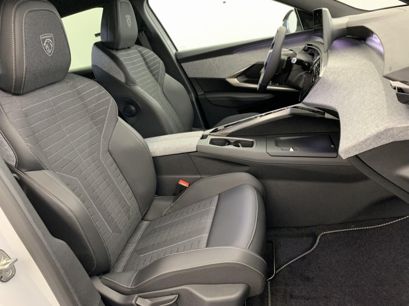 Photo 9 de l'offre de PEUGEOT 3008 Hybrid 145 e-DCS6 GT à 31598€ chez Carlyss automobiles Vitré