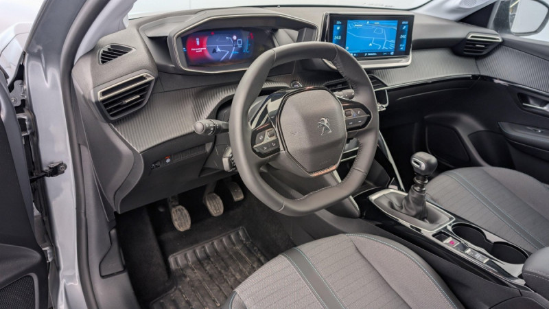 Photo 15 de l'offre de PEUGEOT 208 PureTech 100 S&S BVM6 Allure Pack à 16622€ chez Carlyss automobiles Vitré